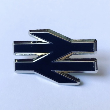 National Rail Double Arrow Badge in Black